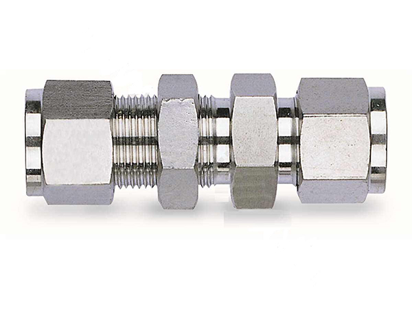 卡套穿板直通活接头